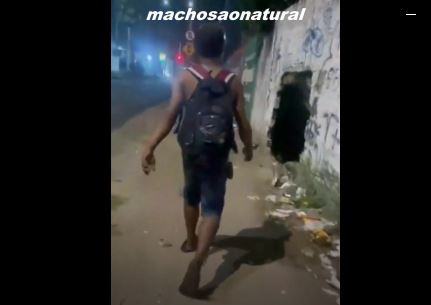 Curtindo com os malandrinhos avulsos e safados do bairro – 42