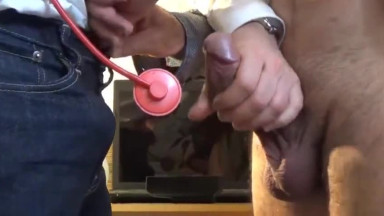 Exame médico virou pegação com o urologista